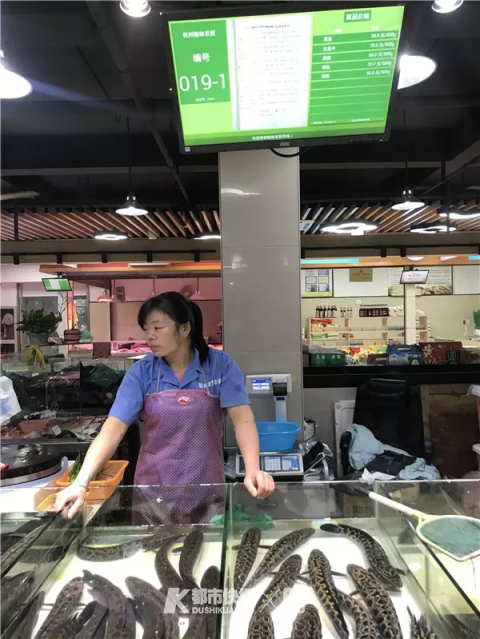 想为中秋节备菜 杭州一老太太从电梯上摔下来被送医