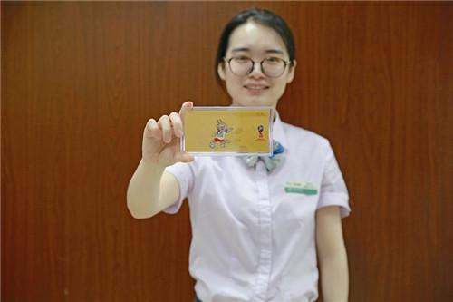 世界杯踢得火热 温州各大银行推出的纪念产品