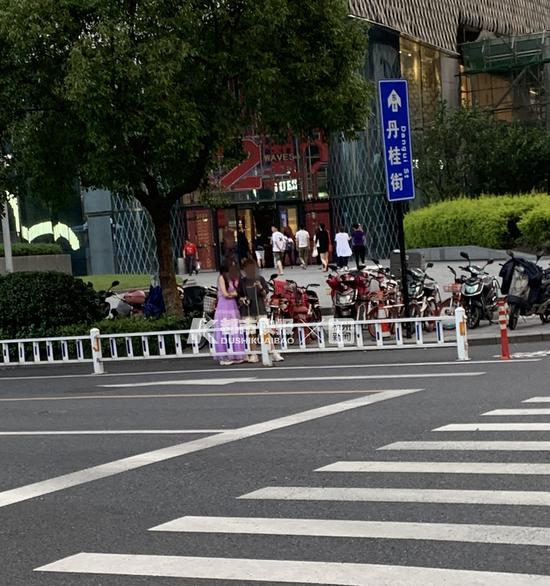 原班人马开始拍情侣短视频 摄影 | 万禺