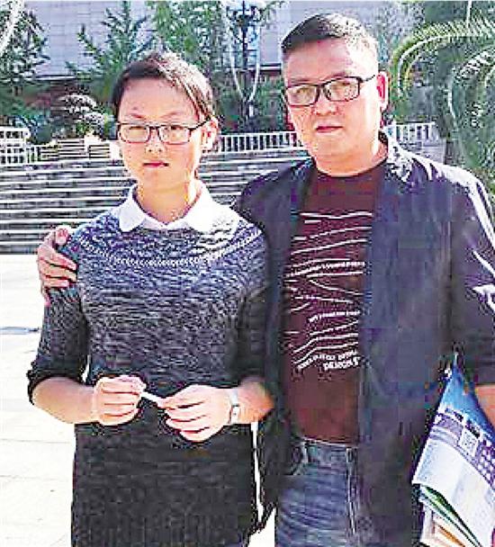 林章怡和她爸爸。