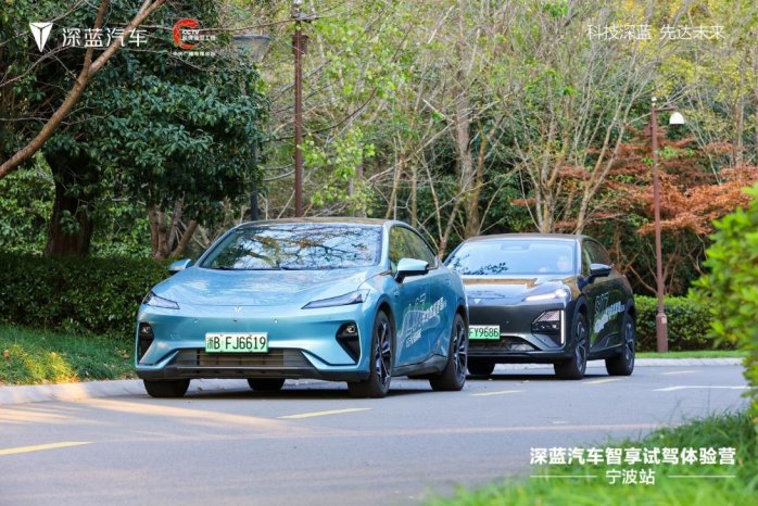 环湖试驾：智驾护航湖山路，双车各擅其长