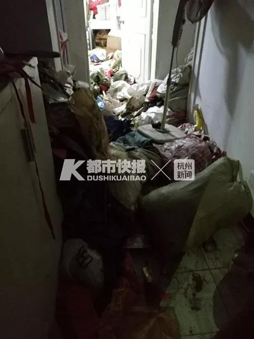 此前邻居拍摄的室内照片