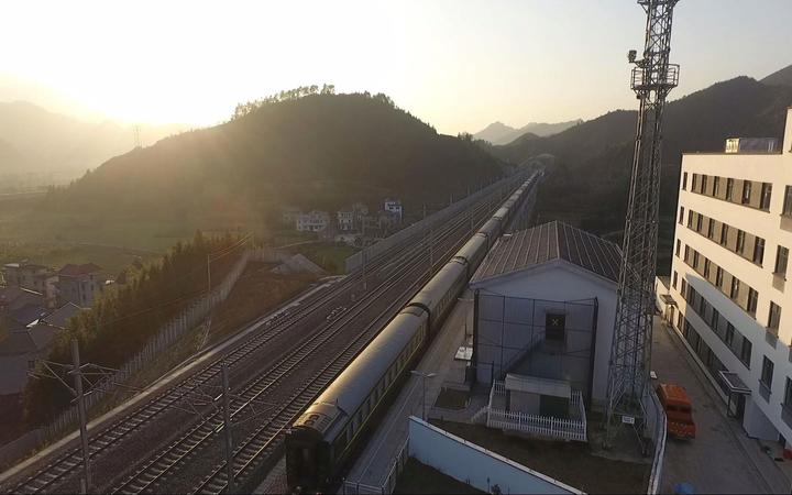 (浙江省最西面的火车站——杨林站 本报记者 俞跃/摄)