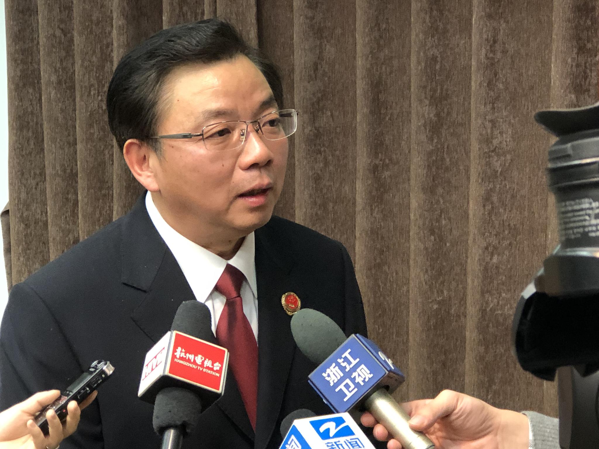 省检察院副检察长王祺国接受媒体记者采访