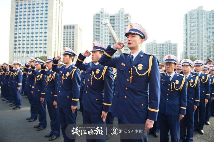 (图:庄严宣誓)