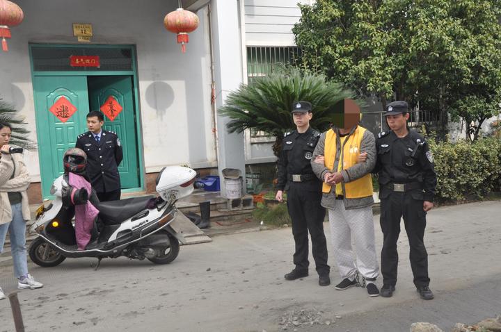 (嫌疑人指认现场)