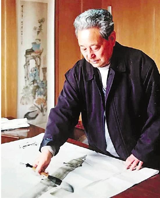 卢坤峰 1934年生,山东平邑人,中国美术学院国画系毕业。当代著名画家,被公认为当今中国画坛杰出的兰竹大家。著作有《卢坤峰画集》、《卢坤峰兰竹谱》、《卢坤峰墨兰说》等。