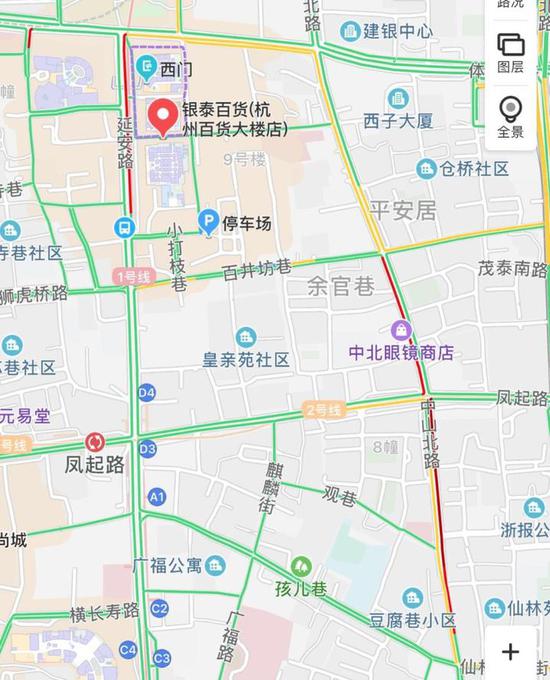 ▲图说:下午3点不到,武林银泰门口、中山北路,都是“红红”的。