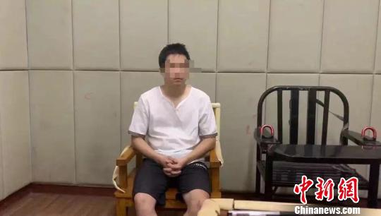 男子竟在朋友圈辱骂交警被拘 公安提供