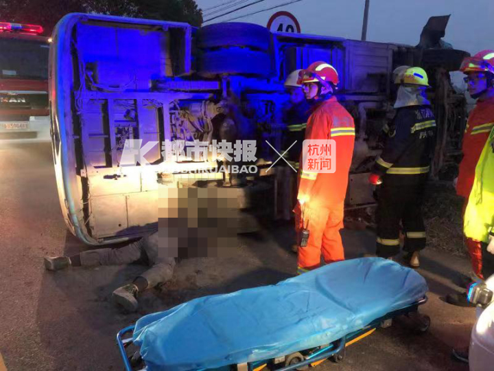 接警后,海盐大队调派海盐中队1车8人、秦山专职队1车4人赶往现场处置。