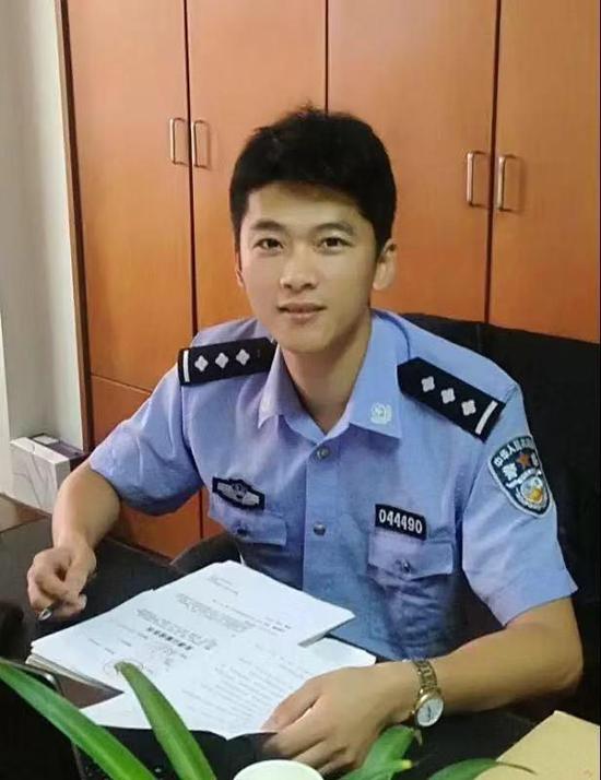谁能相信,他就这样离开了,年仅35岁。