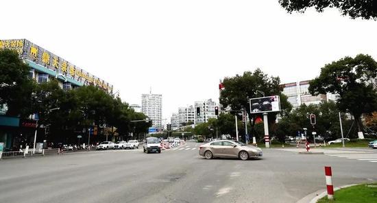 图为:浙江台州街头出现“人脸识别”系统 台州公安供图