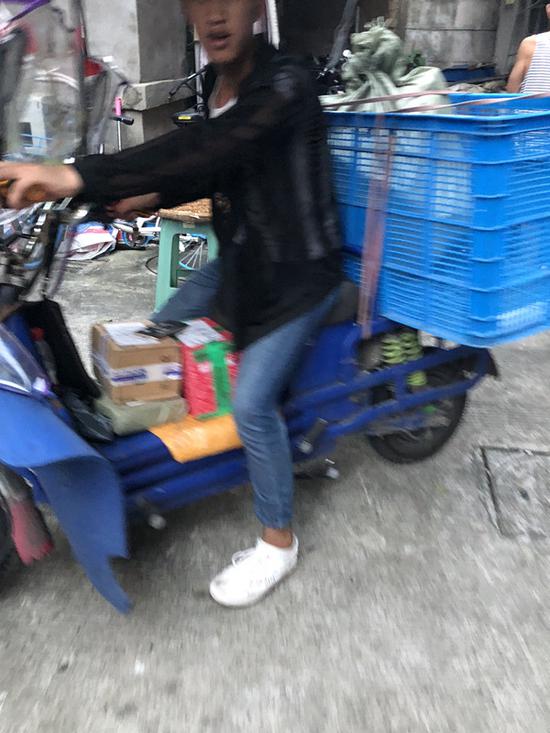 温州1快递员上门取件时强暴女客户 出门继续送