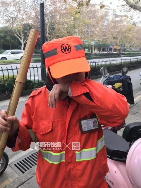 大姐听说消息后哭了