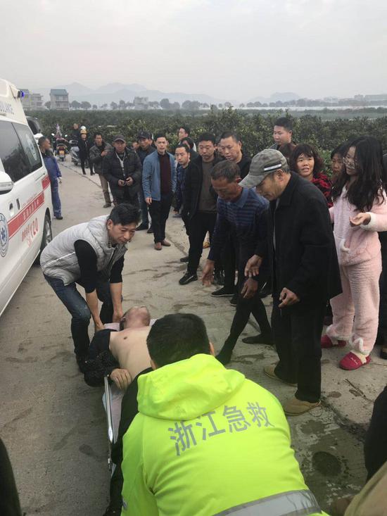 图为:救人现场。临海市委宣传部供图