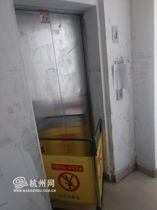江干区邻里人家东苑2幢1单元电梯,已停运半月。