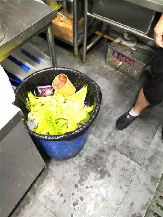 ▍垃圾桶未加盖这只是一个缩影。