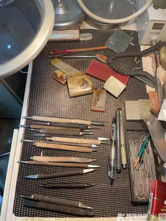 刻章的工作台