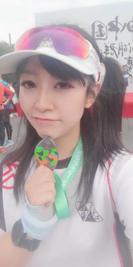 还热衷于做马拉松兔子——