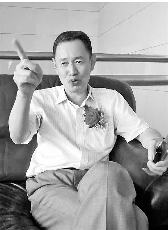 当了14年业委会主任的“小区总理”周国柱。