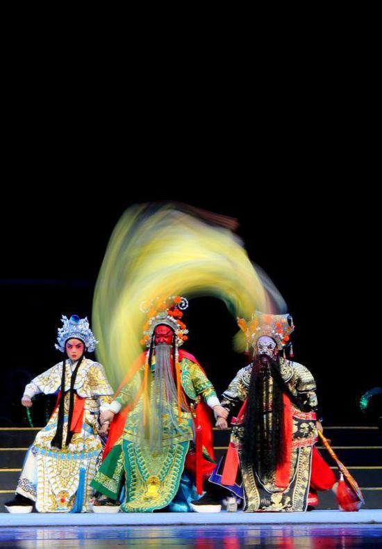 《岿然不动》丁黎明摄于中国婺剧院