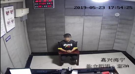 图为审讯现场。海宁警方供图