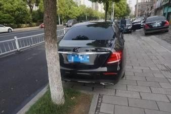 周边1公里内道路公共停车泊位:无。