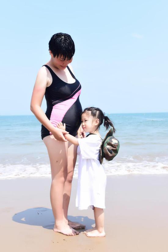 海边倾听,你好,你是弟弟还是妹妹呀
