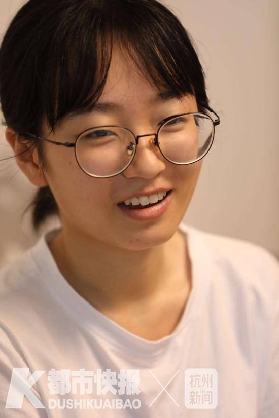 学子余洁 摄影 丨 徐美儿