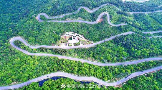 《山路弯弯》陆建富摄于金华山