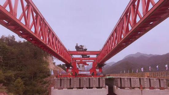 图为:杭绍台高速公路施工现场
