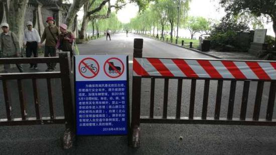 ▲白堤出口,平湖秋月附近。