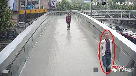 民警对团伙成员进行追踪分析
