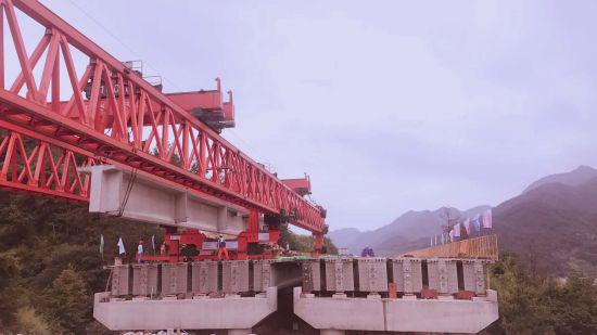 图为:杭绍台高速公路施工现场