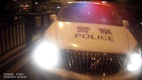 民警赶到事发酒店楼下见到了报警人吴某,可当时现场并没有其他异常情况!