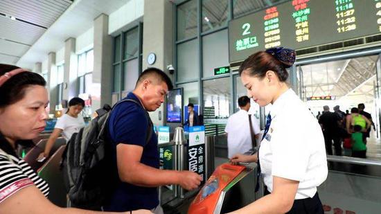 图为嘉兴南站。 嘉兴车务段供图