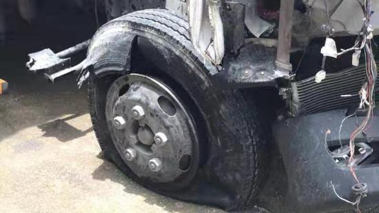 图为:事故现场 齐武阳 摄