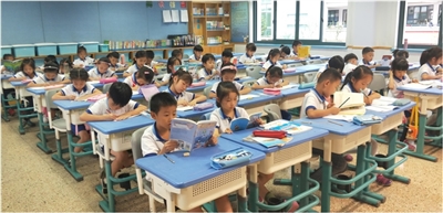 学后托管的孩子们自主阅读、自主作业