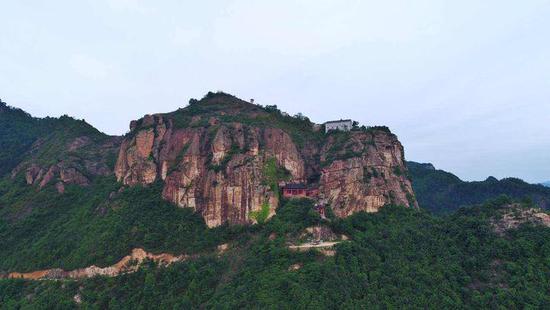 《山》 我就叫陆建富 摄
