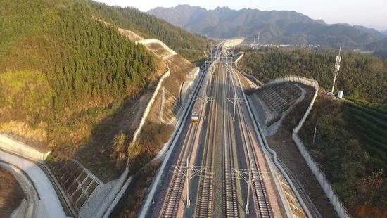 (航拍衢九铁路杨林站 本报记者 俞跃/摄)