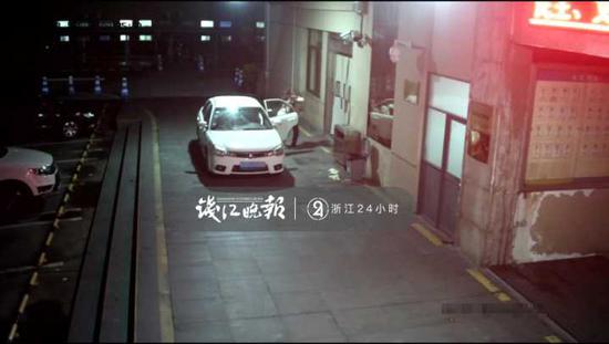 上图:张某送女友去医院的监控