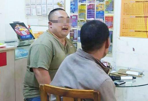 ▲店主和中奖男子