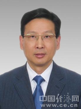 周伟江,男,汉族,1961年2月出生,浙江余姚人,中共党员,双硕士学位。