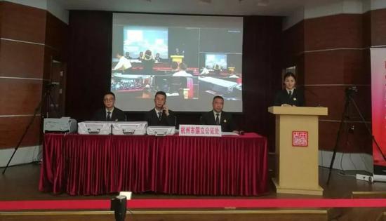 搖號現(xiàn)場