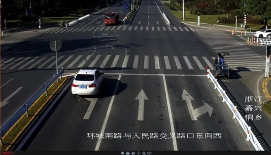 人民路与环城南路交叉路口改造提升后