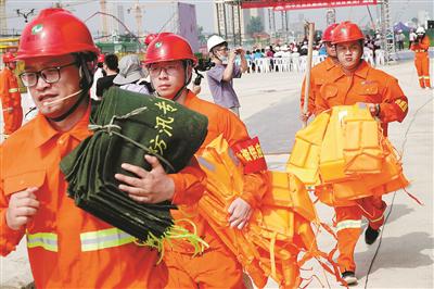 记者 李忠 摄
