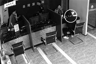 ①金先生走进派出所查询