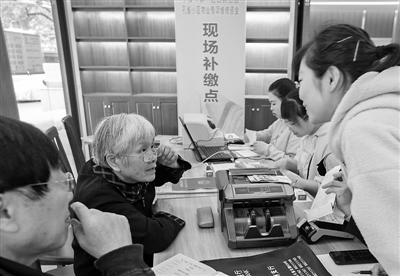 居民补交物业专项维修资金现场