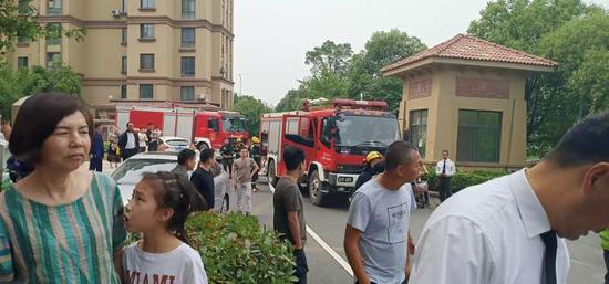 图为:救援现场。顾佳蓓摄