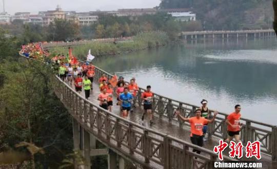 图为:2018神仙居绿道马拉松 浙江省仙居县委宣传部供图
